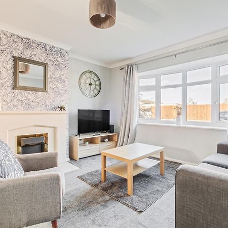 Comfy And Freshly Redecorated Home By Our Home Short Stays Close To Town Centre With Free Parking Бедфорд Экстерьер фото