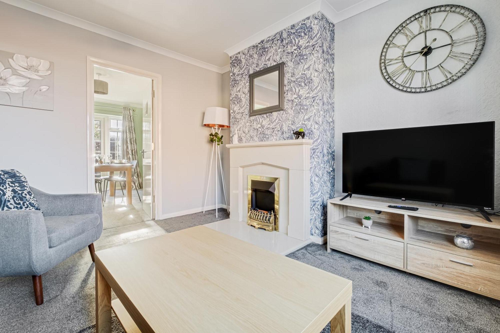Comfy And Freshly Redecorated Home By Our Home Short Stays Close To Town Centre With Free Parking Бедфорд Экстерьер фото