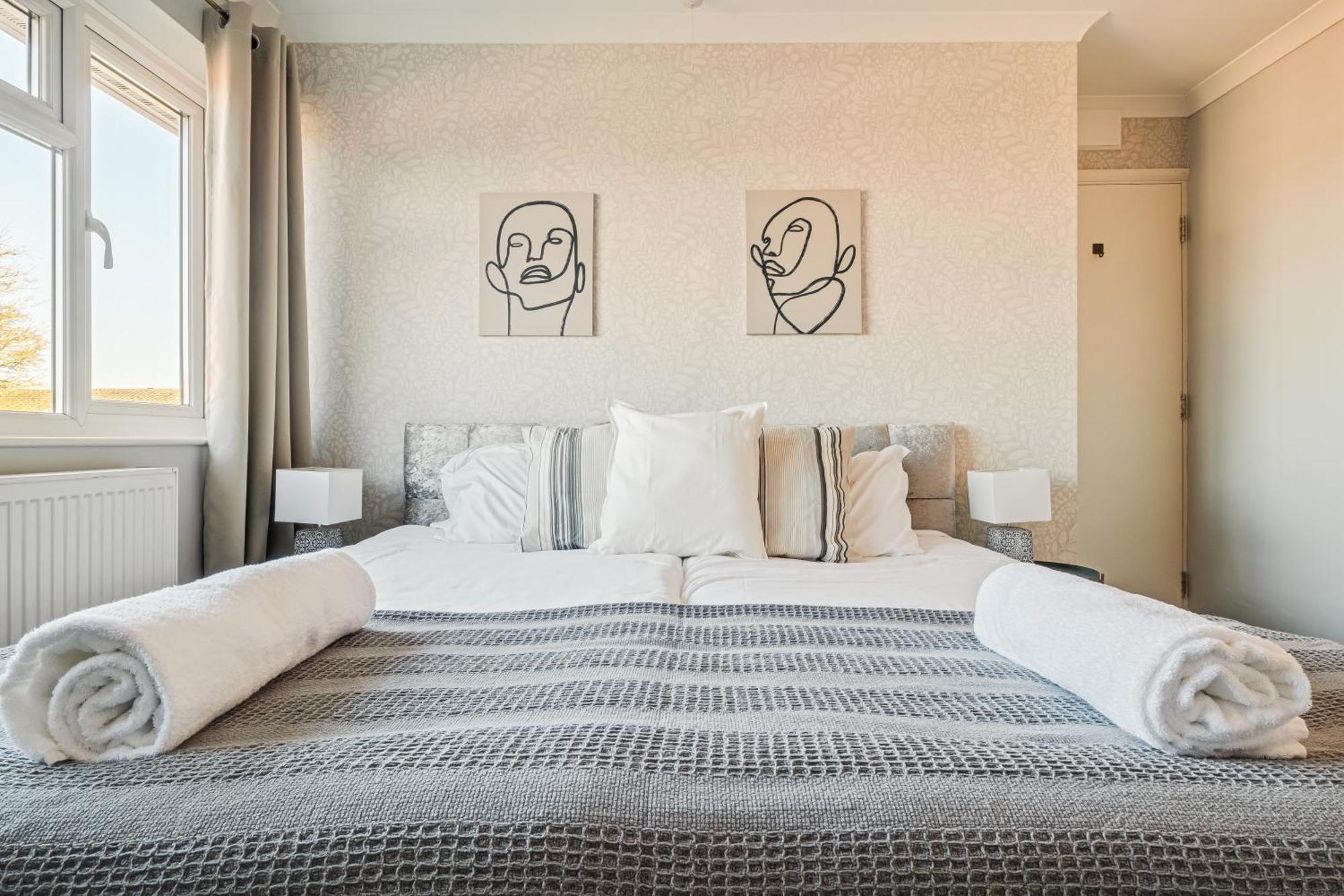 Comfy And Freshly Redecorated Home By Our Home Short Stays Close To Town Centre With Free Parking Бедфорд Экстерьер фото