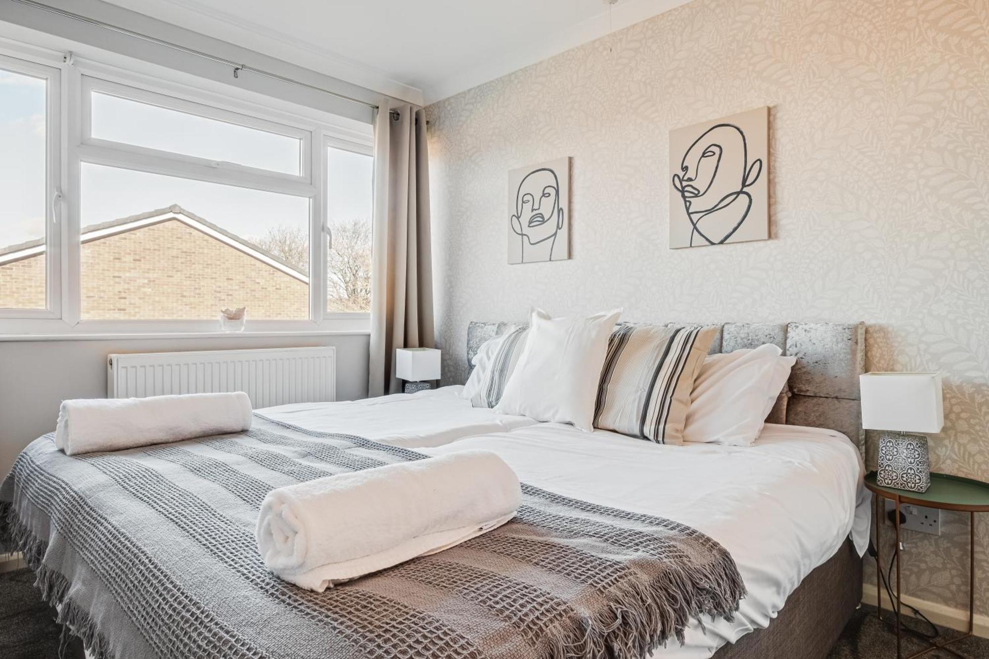 Comfy And Freshly Redecorated Home By Our Home Short Stays Close To Town Centre With Free Parking Бедфорд Экстерьер фото